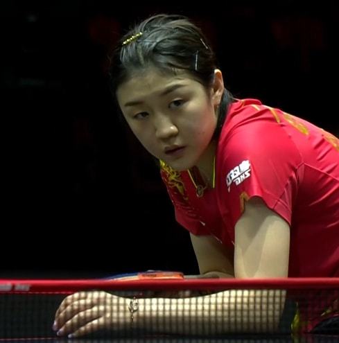 如何在足球场上保持心理稳定？