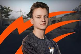 老头儿连续10场联赛踢满90分钟