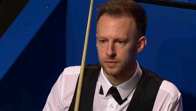 欧文快攻压哨上篮，全场沸腾